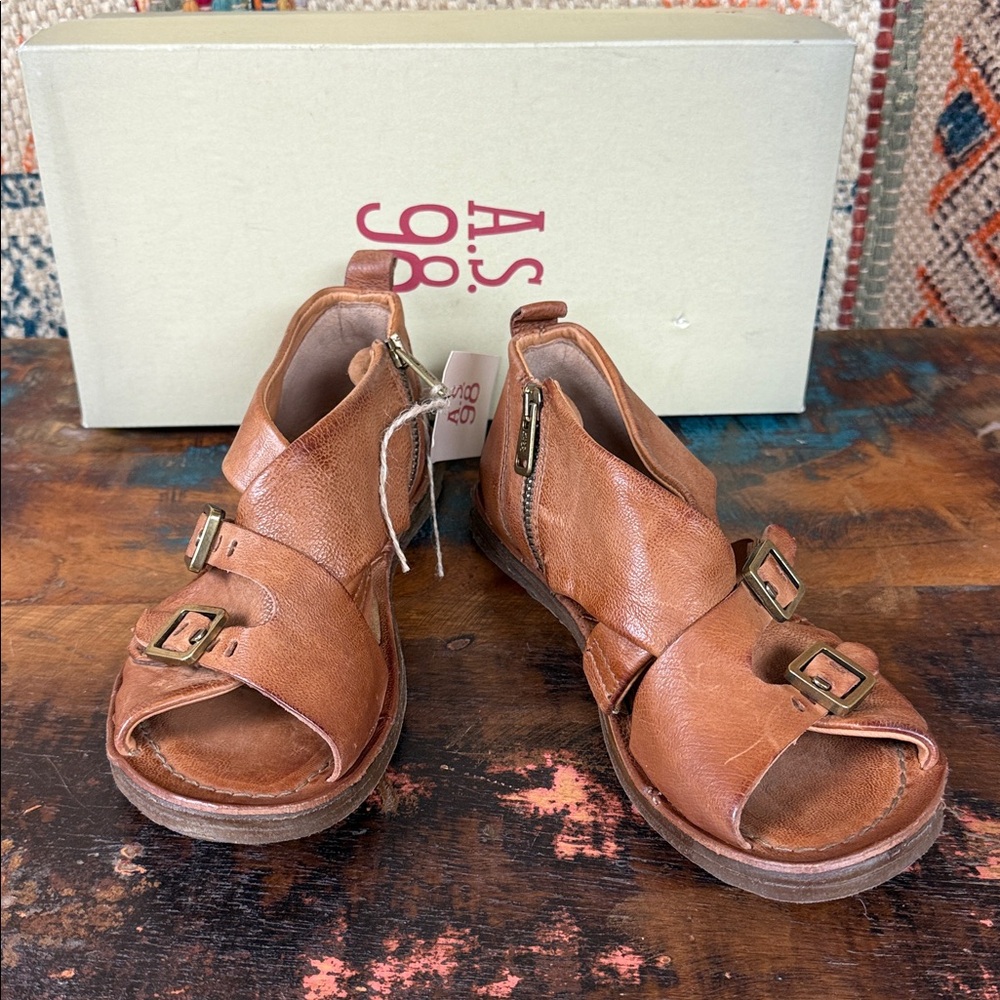 A.S.98 Reiley Buckle Sandals. New with tags. - Picture 2 of 9
